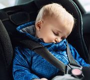 Bébé en voiture – Prise en main de plusieurs dispositifs de surveillance